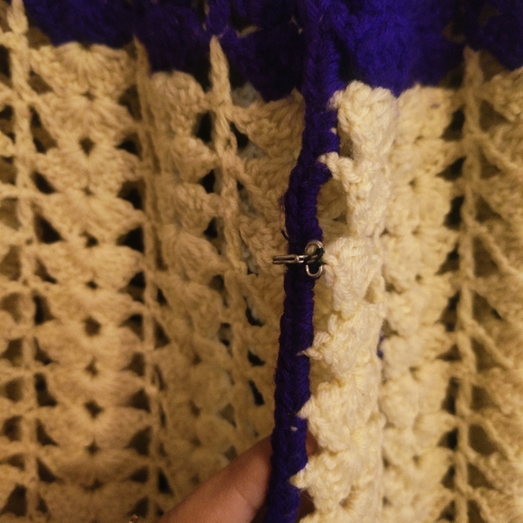 Hand woven woolen jacket - Picture 7 of 8